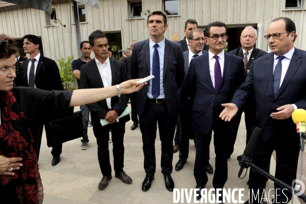 François HOLLANDE à Saint-Cirq-Lapopie sur le thème du tourisme