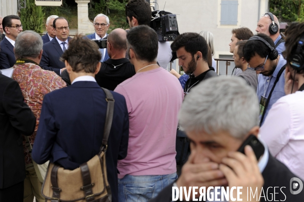 François HOLLANDE à Saint-Cirq-Lapopie sur le thème du tourisme
