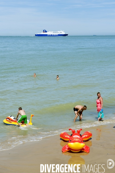 Illustration Aout 2015.L  ete a la mer.Sur la plage a Sangatte