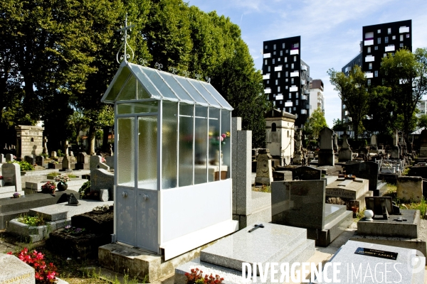 Illustration Aout 2015.Le cimetiere parisien d Ivry