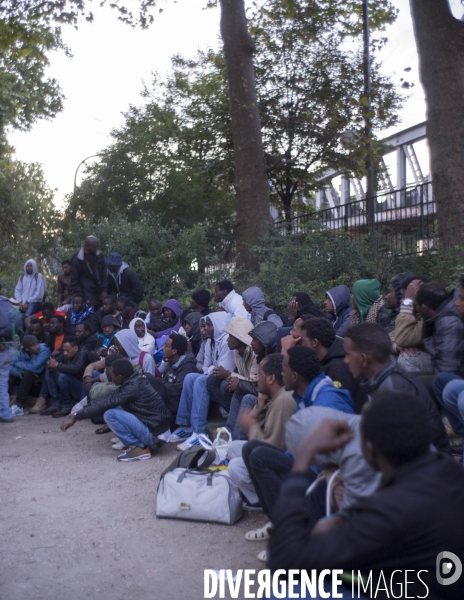 Evacuation de réfugiés africains du square de la Chapelle