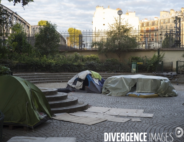 Evacuation de réfugiés africains du square de la Chapelle