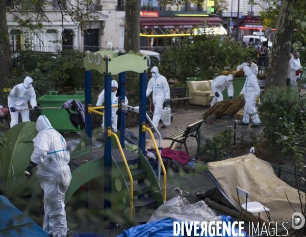 Evacuation de réfugiés africains du square de la Chapelle