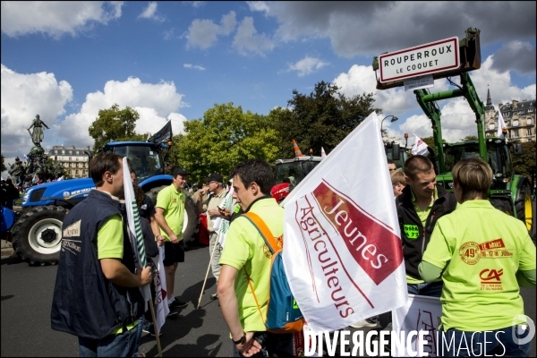 Manifestation nationale des agriculteurs et leurs tracteurs place de la nation à Paris à l appel du syndicat FNSEA