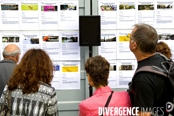 Agora citoyenne. Presentation, place de la Republique, des projets des parisiens qui seront soumis au vote des habitants. 