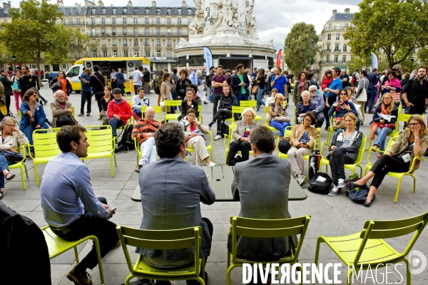Agora citoyenne. Presentation, place de la Republique, des projets des parisiens qui seront soumis au vote des habitants. 