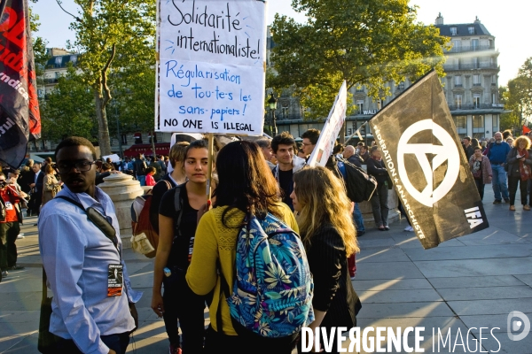  Rassemblement de soutien aux réfugiés  et sans papiers place de la Republique