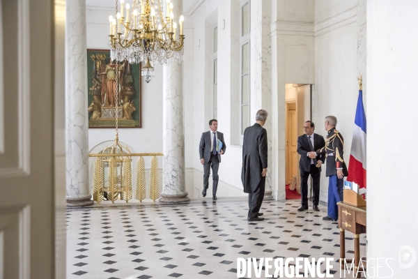 François Hollande s entretient avec Manuel Valls avant le Conseil des ministres