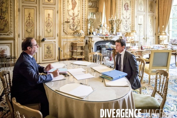 François Hollande s entretient avec Manuel Valls avant le Conseil des ministres