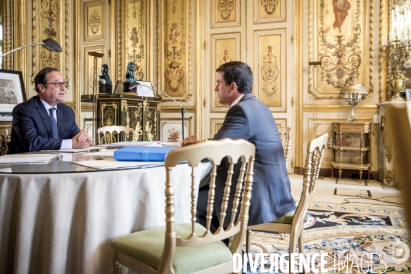 François Hollande s entretient avec Manuel Valls avant le Conseil des ministres