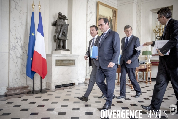 François Hollande s entretient avec Manuel Valls avant le Conseil des ministres