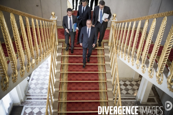 François Hollande s entretient avec Manuel Valls avant le Conseil des ministres