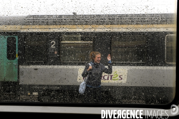 L arrivée du train en gare d Amiens...