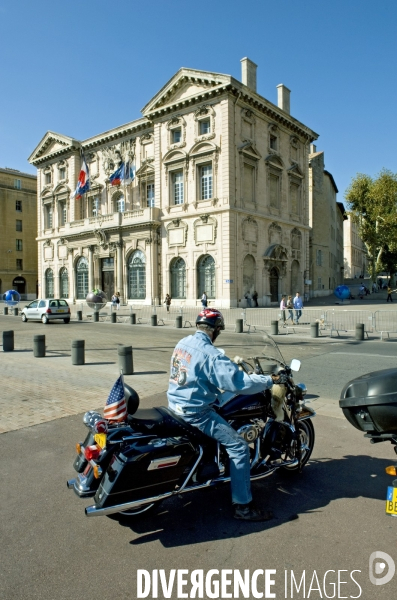 Des villes. Marseille.La mairie principale sur le vieux port