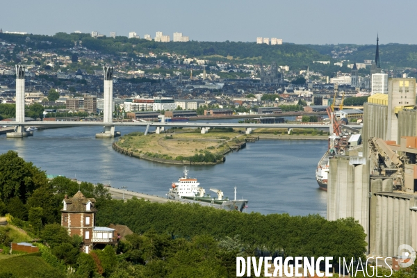 Des villes.Rouen.La Seine,le port cerealier et le pont levant Gustave Flaubert