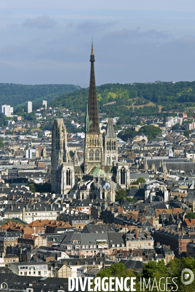 Des villes.Rouen.Vue du centre ville et de la cathedrale Notre Dame