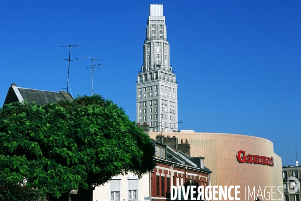 Des villes.Amiens.Le multiplexe Gaumont en centre ville au pied de la tour Perret.
