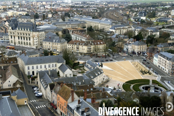 Des villes.Chartres.La ville vue depuis le haut de la cathedrale