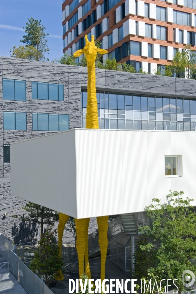 Des villes.Boulogne Billancourt.La creche de la girafe dans le quartier du Trapeze