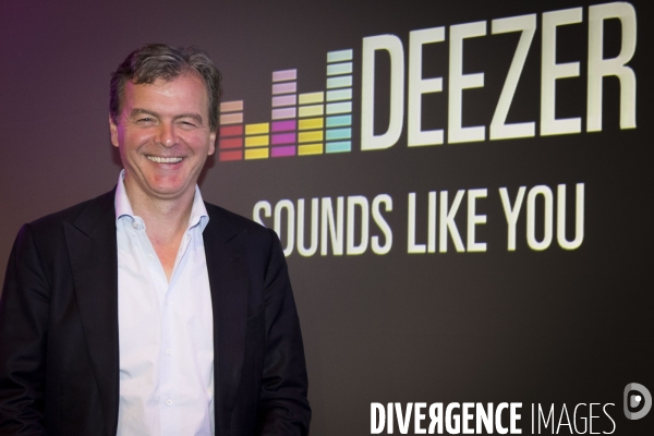 Conférence de presse de Hans-Holger ALBRECHT, le directeur général de DEEZER, pour annoncer la prochaine introduction en bourse des actions de DEEZER