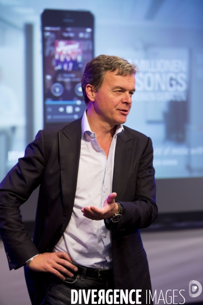 Conférence de presse de Hans-Holger ALBRECHT, le directeur général de DEEZER, pour annoncer la prochaine introduction en bourse des actions de DEEZER
