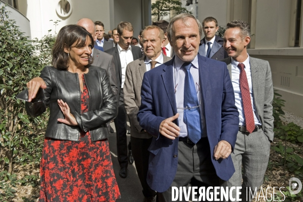 Anne Hidlago, maire de Paris, et Alain Taravella, president fondateur d Altarea Cogedim.