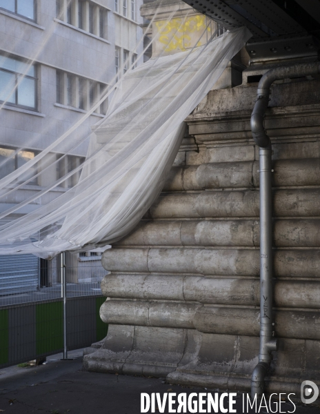 Sous le métro aérien la Chapelle, après l évacuation des réfugiés africians