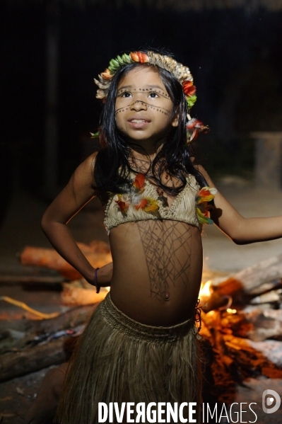 BRESIL Amazonie : Peuple MUNDURUCU du rio Tapajos