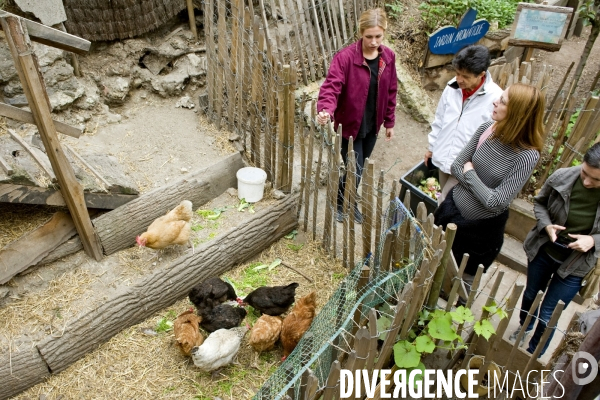 Illustration Septembre2015.Paris.La ferme urbaine de la Recyclerie le long des voies de la petite ceinture