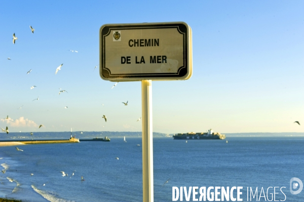 Illustration Septembre2015.Le Havre.Le chemin de la mer sur le front de mer