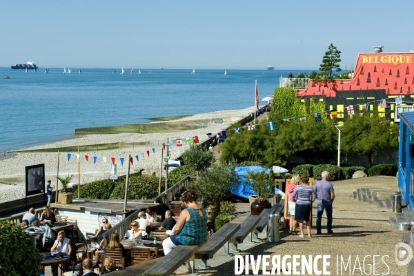 Illustration Septembre2015.Le Havre.Terrasse d un cafe restaurant sur le front de mer