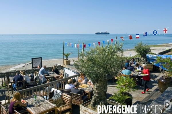 Illustration Septembre2015.Le Havre.Terrasse d un cafe restaurant sur le front de mer