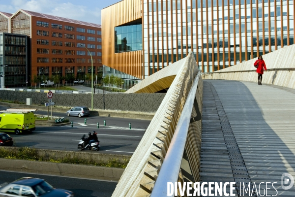 La passerelle sur le peripherique nord, un pas vers le Grand Paris