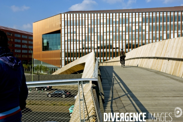 La passerelle sur le peripherique nord, un pas vers le Grand Paris