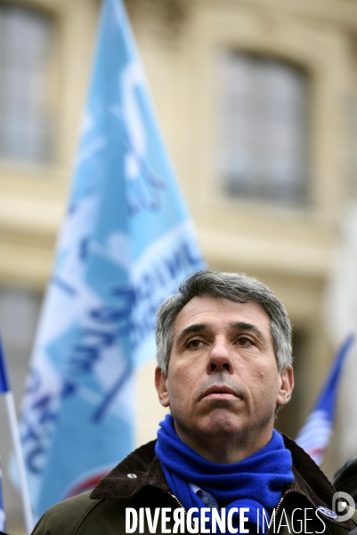 Manifestation des policiers devant le Ministère de la justice