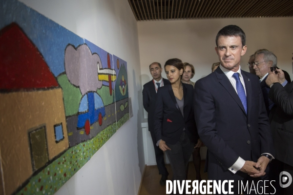 Manuel Valls au mémorial de Rivesaltes