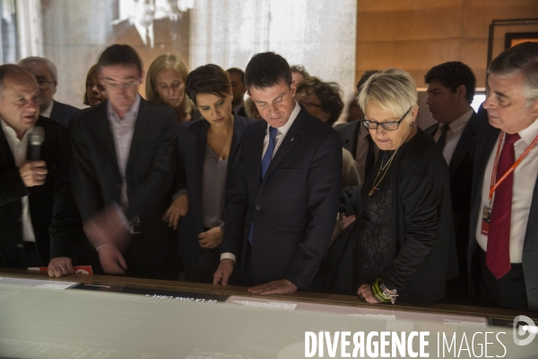 Manuel Valls au mémorial de Rivesaltes