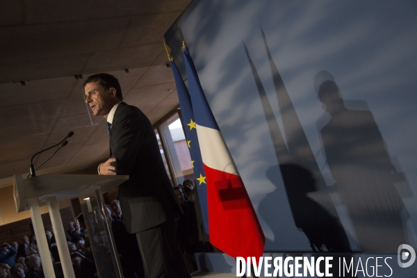 Manuel Valls au mémorial de Rivesaltes