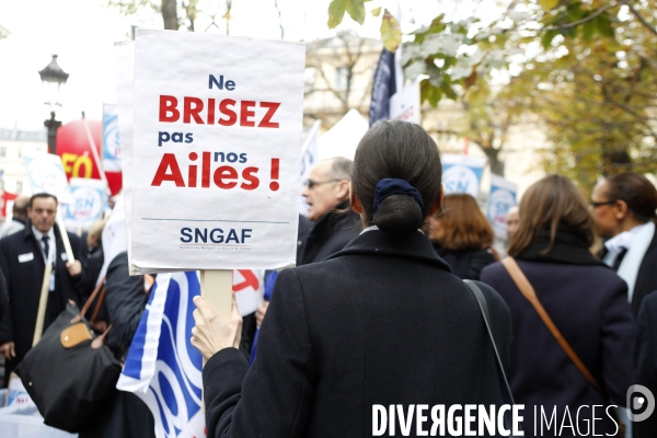 Manifestation des salariés d AIR FRANCE devant l assemblée Nationale