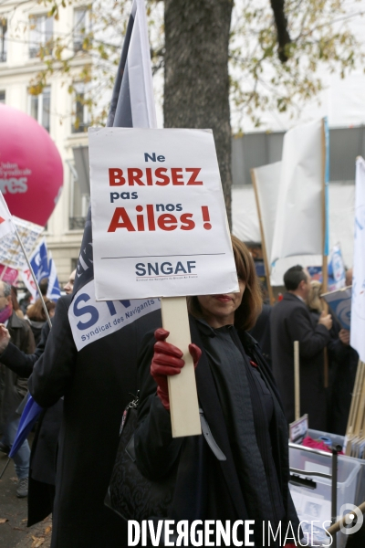 Manifestation des salariés d AIR FRANCE devant l assemblée Nationale