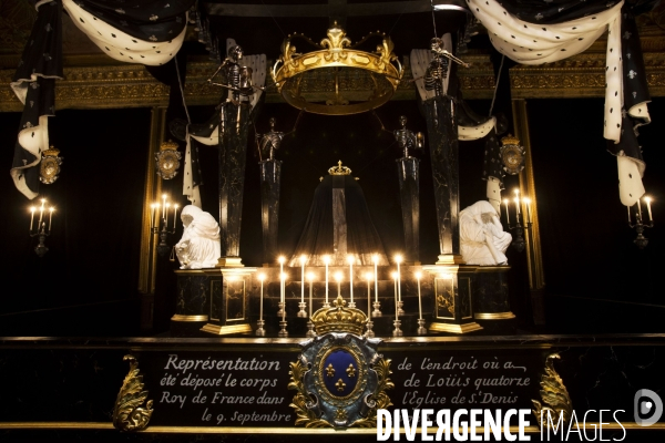 Exposition   Le roi est mort   au Château de Versailles pour le tricentenaire des funérailles de LOUIS XIV.