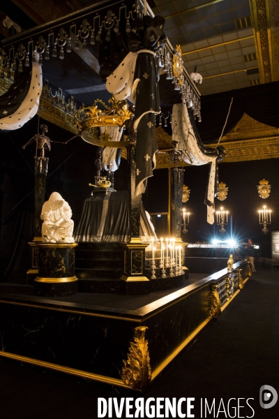 Exposition   Le roi est mort   au Château de Versailles pour le tricentenaire des funérailles de LOUIS XIV.