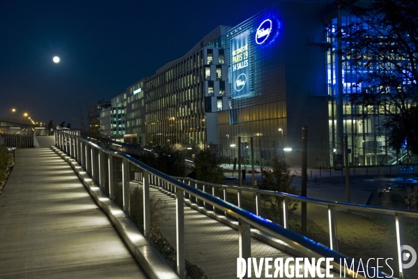 La passerelle sur le peripherique nord, un pas vers le Grand Paris