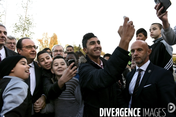 François HOLLANDE visite le quartier rénové de Trèves-Fribourg