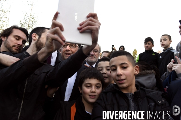 François HOLLANDE visite le quartier rénové de Trèves-Fribourg