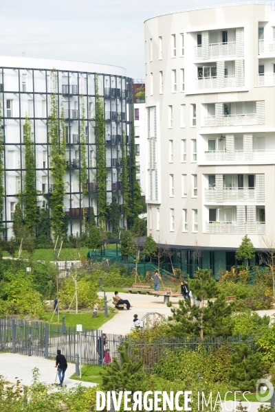 Illustration Octobre 2015.Les immeubles de logements de l eco quartier du fort numerique a Issy les Moulineaux