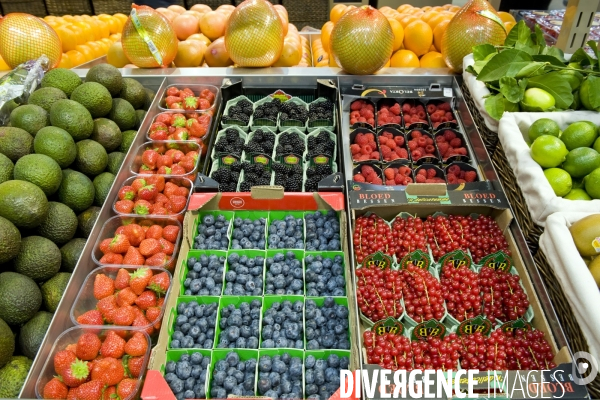 Illustration Octobre2015.Variete de fruits dans un supermarche.