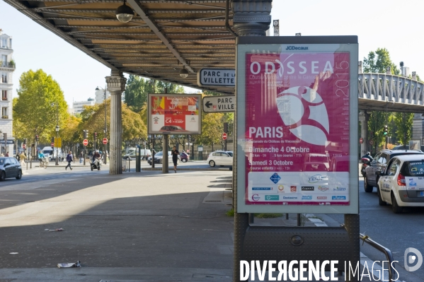 Illustration Octobre2015.Panneaux Decaux sous le metro aerien pres de la Rotonde de Stalingrad