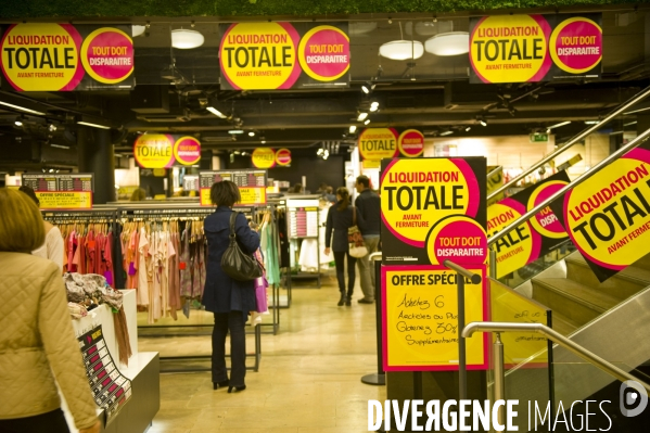 Illustration Octobre2015.Fermeture du magasin la Halle sur les grands boulevards