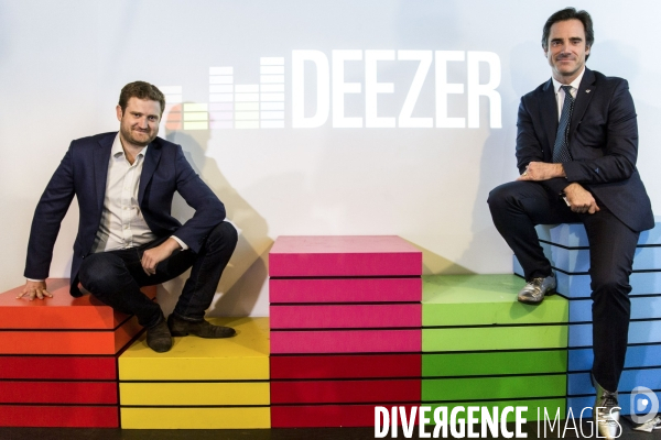 Emmanuel MACRON, le Ministre de l Économie, de l Industrie et du Numérique visite les locaux de DEEZER dans le cadre du projet de loi  #NOE (Nouvelles Opportunités Economiques)